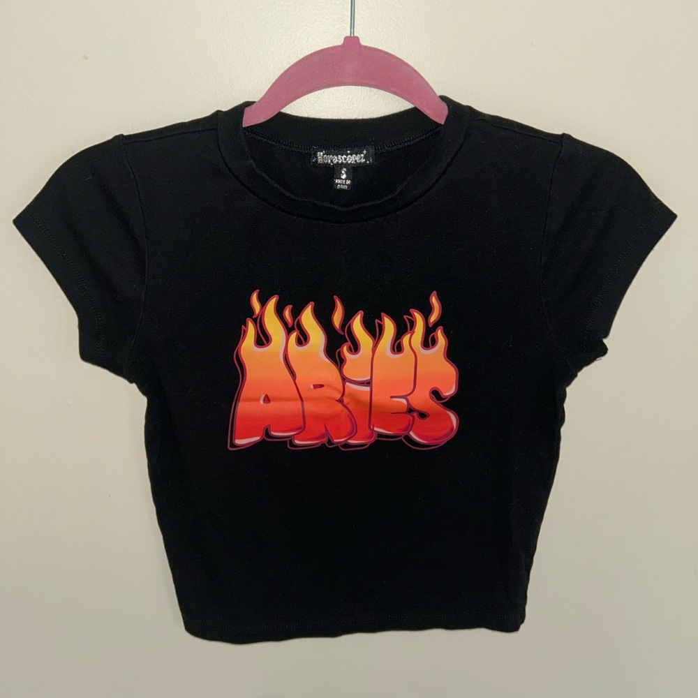 Horoscopez Aries Flames Astrology Graphic Cotton Crop Baby Tee in Black
